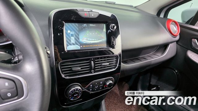 Renault Korea Clio Intens Panoramic 2019 — фото 15