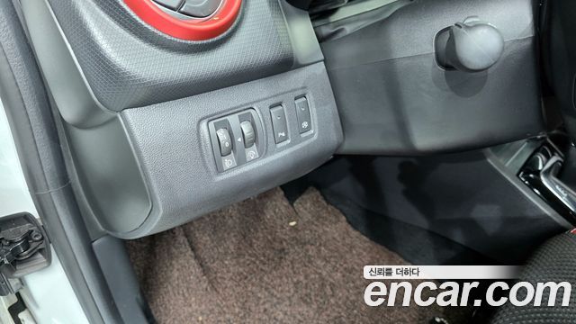 Renault Korea Clio Intens Panoramic 2019 — фото 16
