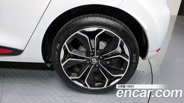 Renault Korea Clio Intens Panoramic 2019 — фото 21