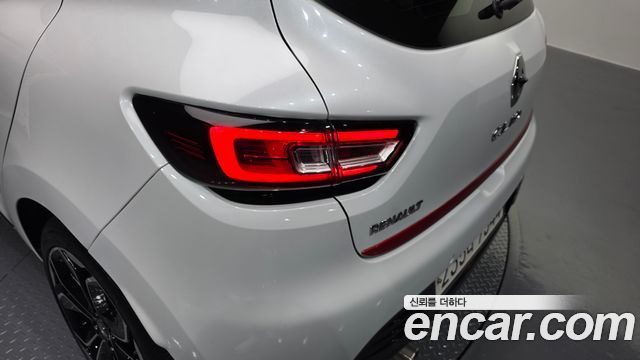 Renault Korea Clio Intens Panoramic 2019 — фото 23