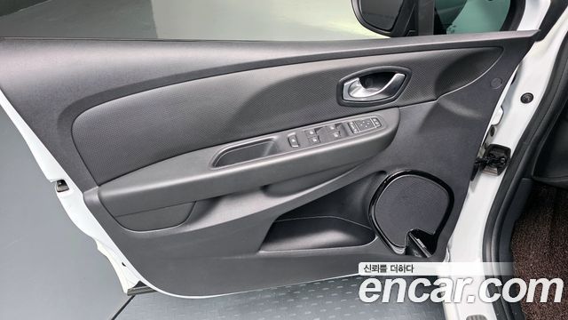 Renault Korea Clio Intens Panoramic 2019 — фото 24