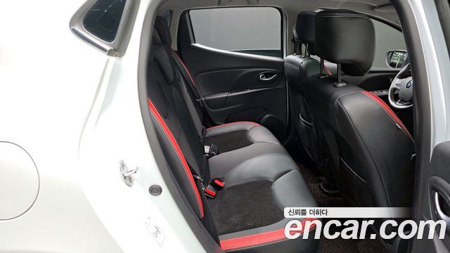 Renault Korea Clio Intens Panoramic 2019 — фото 26