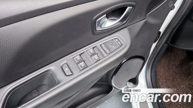 Renault Korea Clio Intens Panoramic 2019 — фото 29