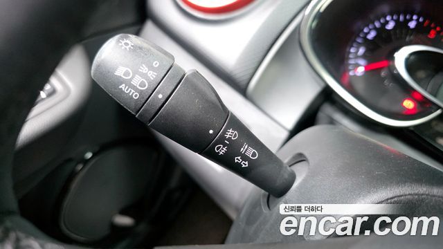 Renault Korea Clio Intens Panoramic 2019 — фото 30