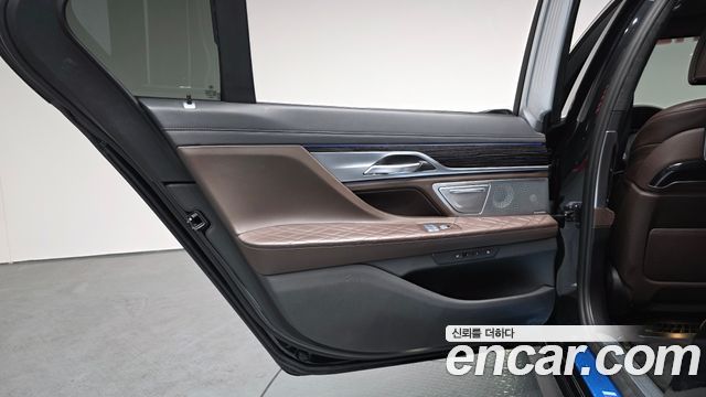 BMW 7 Series (G11) 730Ld xDrive M Sport 2022 — фото 25