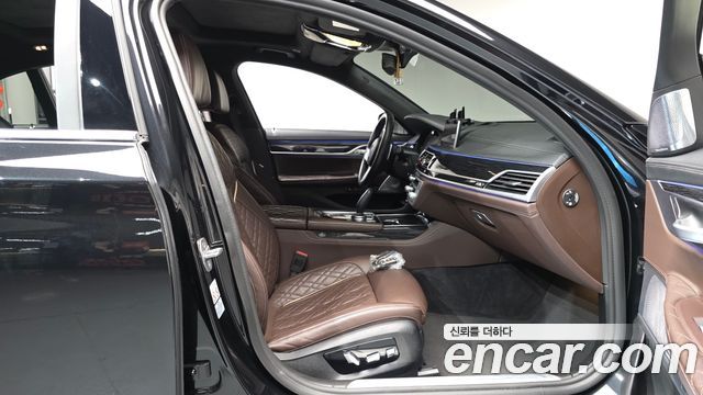 BMW 7 Series (G11) 730Ld xDrive M Sport 2022 — фото 26