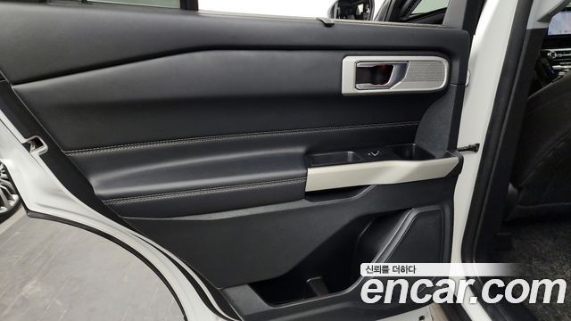 Ford Explorer (VI) 3.3 Hybrid 2022 — фото 25