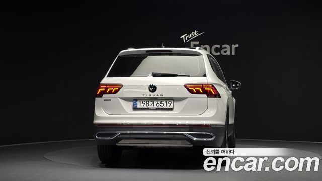 Volkswagen Tiguan Allspace 2.0 TSI Prestige 2024 — фото 4