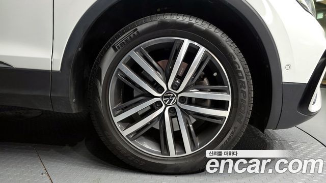 Volkswagen Tiguan Allspace 2.0 TSI Prestige 2024 — фото 21
