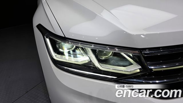 Volkswagen Tiguan Allspace 2.0 TSI Prestige 2024 — фото 22