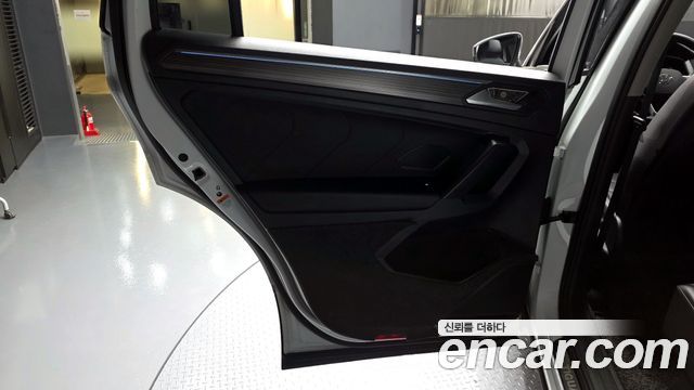 Volkswagen Tiguan Allspace 2.0 TSI Prestige 2024 — фото 25