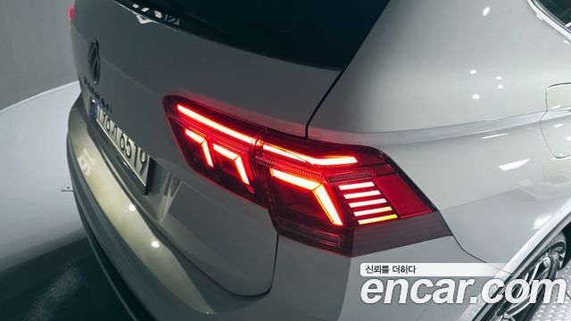 Volkswagen Tiguan Allspace 2.0 TSI Prestige 2024 — фото 29