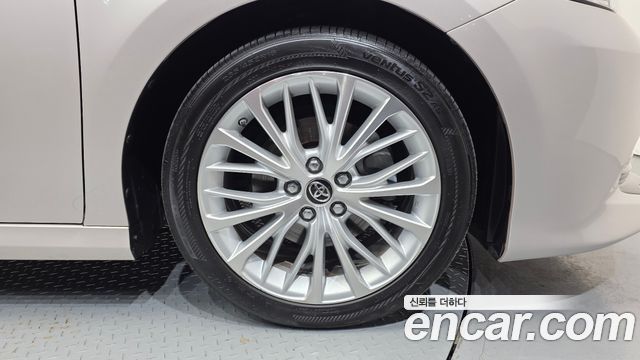 Toyota Camry (XV70) 2.5 XLE Hybrid 2018 — фото 21