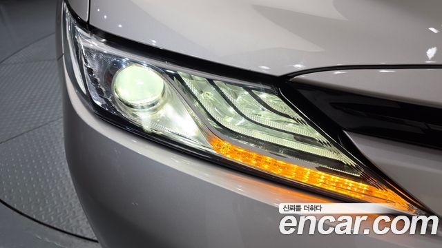 Toyota Camry (XV70) 2.5 XLE Hybrid 2018 — фото 22