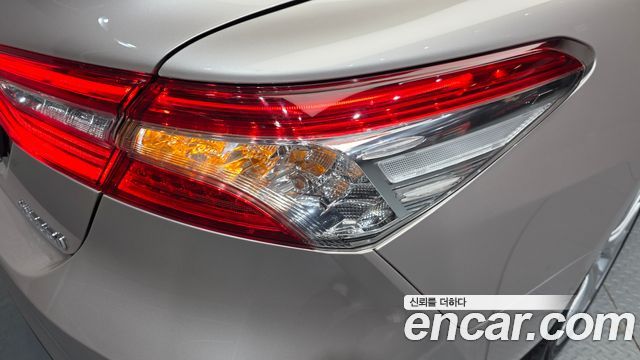 Toyota Camry (XV70) 2.5 XLE Hybrid 2018 — фото 23