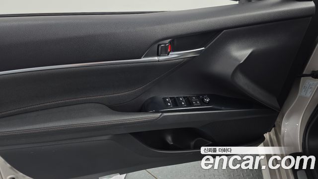 Toyota Camry (XV70) 2.5 XLE Hybrid 2018 — фото 24