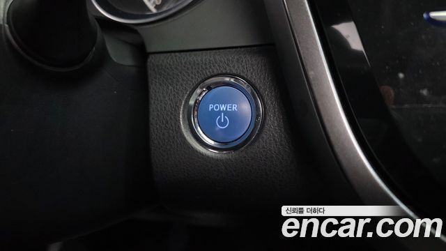 Toyota Camry (XV70) 2.5 XLE Hybrid 2018 — фото 32