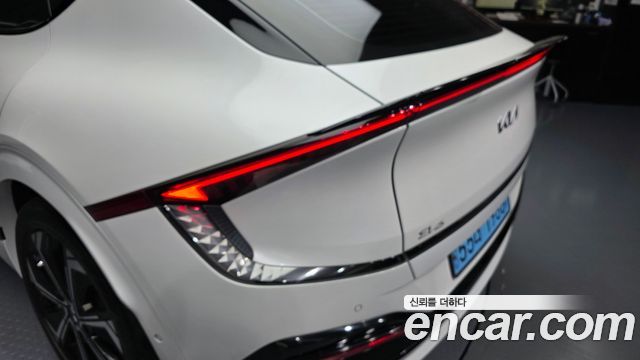 Kia EV6 Long Range 4WD GT Line 2022 — фото 23