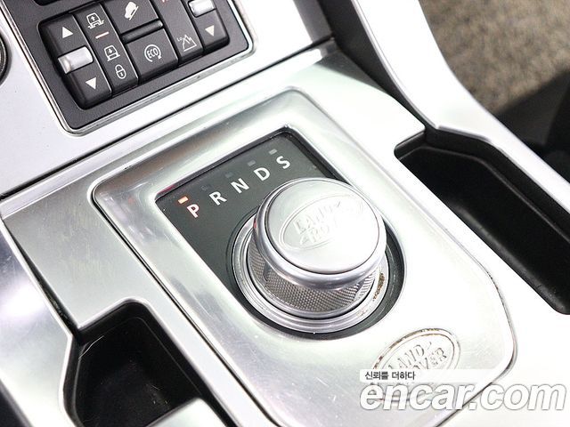 Land Rover Discovery 4 3.0 SDV6 SE 2014 — фото 9