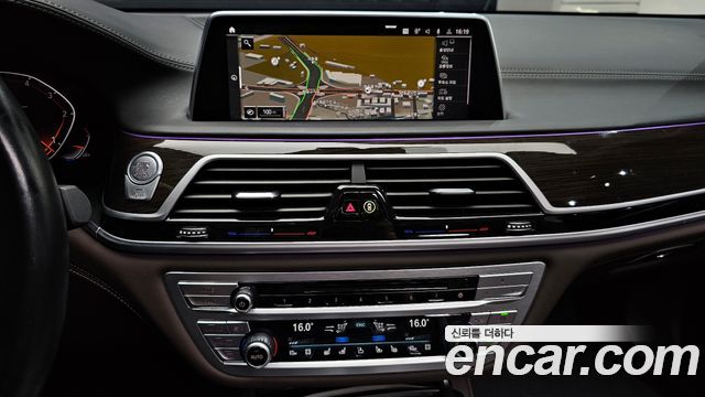 BMW 7 Series (G11) 740Ld xDrive Design Pure Excellence 2020 — фото 13