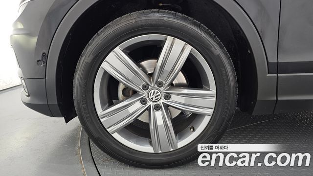 Volkswagen Tiguan (II) 2.0 TDI 4Motion Prestige 2018 — фото 5