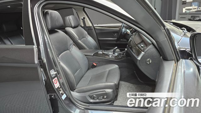BMW 5 Series (F10) 528i xDrive Luxury Plus 2015 — фото 12