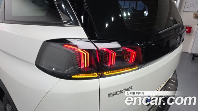 Peugeot 5008 (II) 1.2 Pure Tech Allure 2022 — фото 23