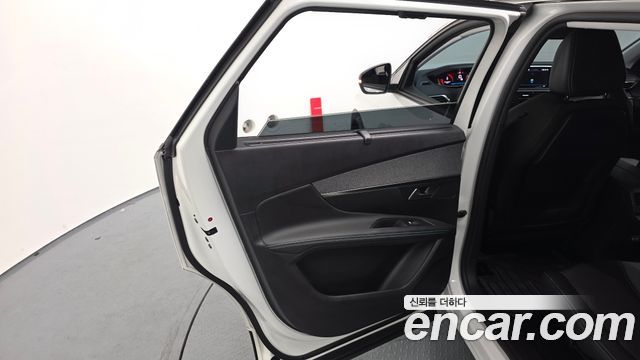 Peugeot 5008 (II) 1.2 Pure Tech Allure 2022 — фото 25