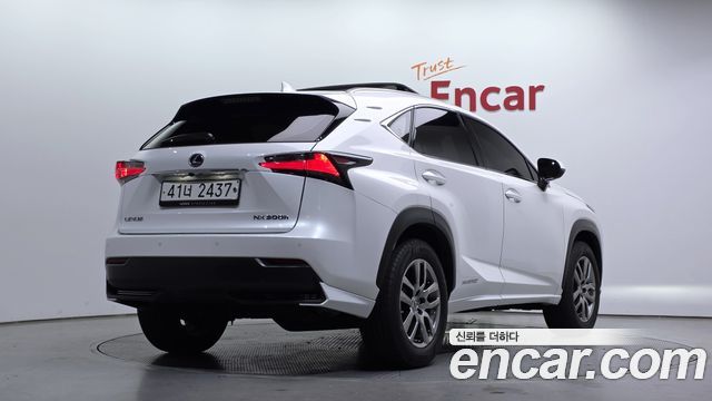 Lexus NX300h Supreme 2017 — фото 2