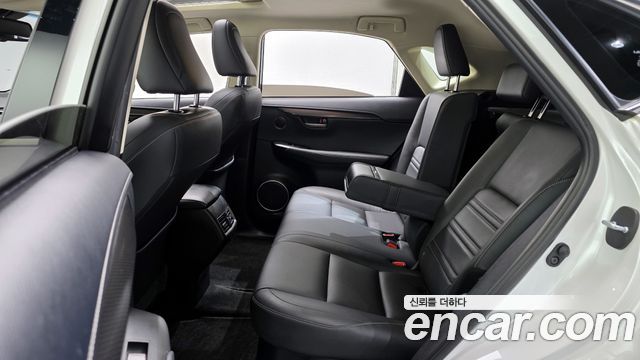 Lexus NX300h Supreme 2017 — фото 12