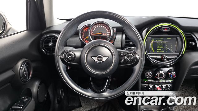 MINI Cooper D Mid 3rd 2015 — фото 12