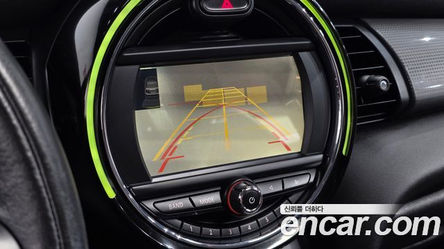 MINI Cooper D Mid 3rd 2015 — фото 13