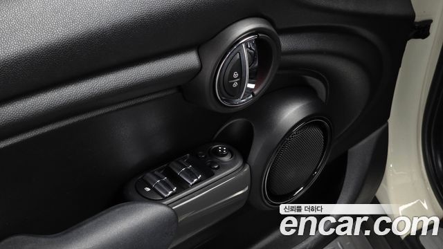 MINI Cooper D Mid 3rd 2015 — фото 16