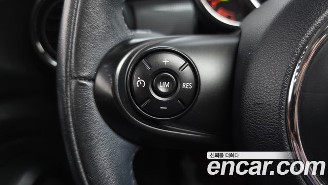MINI Cooper D Mid 3rd 2015 — фото 17