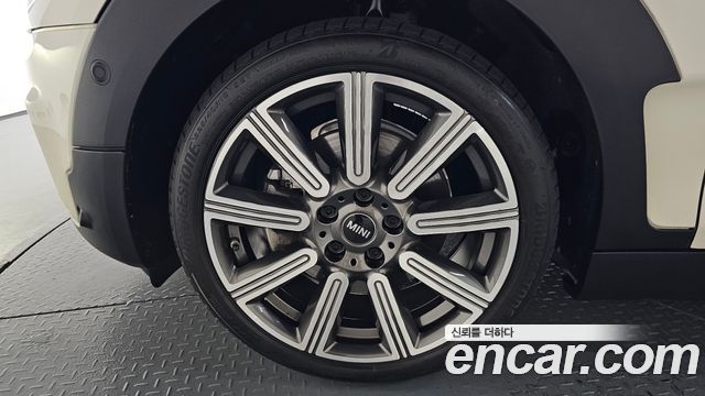 MINI Cooper S Clubman Standard 2nd 2021 — фото 27