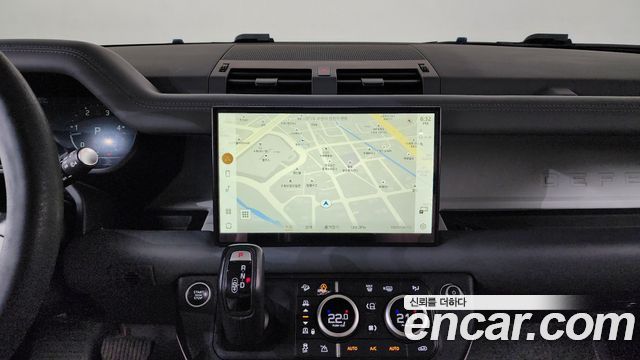 Land Rover Defender (L663) 110 D300 HSE 2023 — фото 13