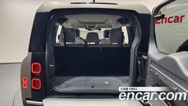 Land Rover Defender (L663) 110 D300 HSE 2023 — фото 20