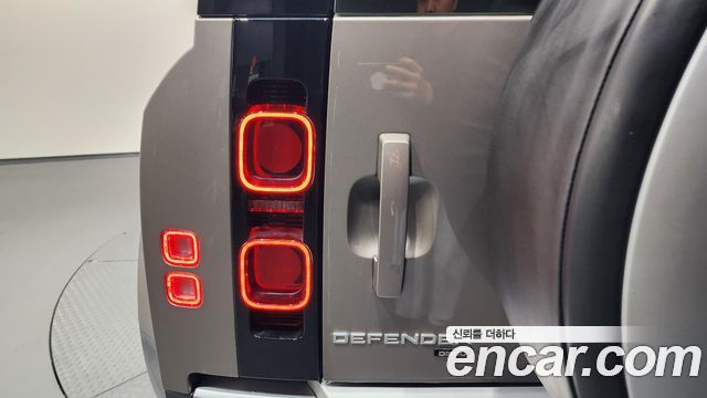 Land Rover Defender (L663) 110 D300 HSE 2023 — фото 23