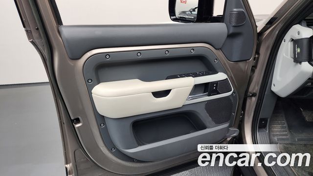 Land Rover Defender (L663) 110 D300 HSE 2023 — фото 24