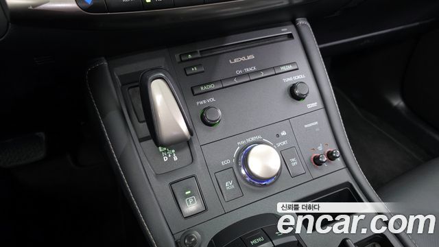 Lexus CT200h 1.8 Supreme ZWA10 2015 — фото 9