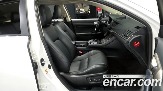Lexus CT200h 1.8 Supreme ZWA10 2015 — фото 11
