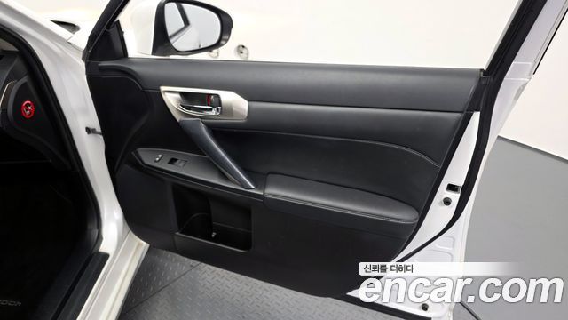 Lexus CT200h 1.8 Supreme ZWA10 2015 — фото 24