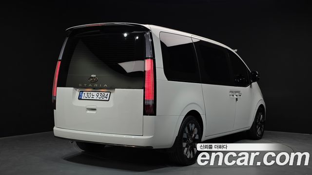 Hyundai Staria Lounge 9-Seater Prestige 2022 — фото 2