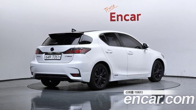 Lexus CT200h 1.8 Supreme ZWA10 2014 — фото 2