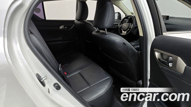 Lexus CT200h 1.8 Supreme ZWA10 2014 — фото 15