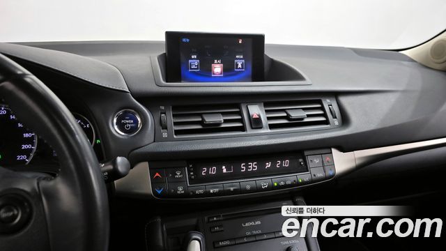 Lexus CT200h 1.8 Supreme ZWA10 2014 — фото 17