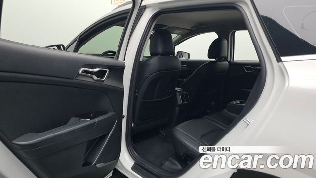 Kia Sportage (V) Gasoline 1.6 Turbo 2WD Prestige 2023 — фото 11