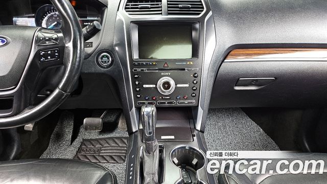 Ford Explorer 2.3 Limited 4WD 5th 2017 — фото 13