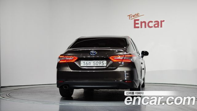Toyota Camry (XV70) 2.5 XLE Hybrid 2018 — фото 4