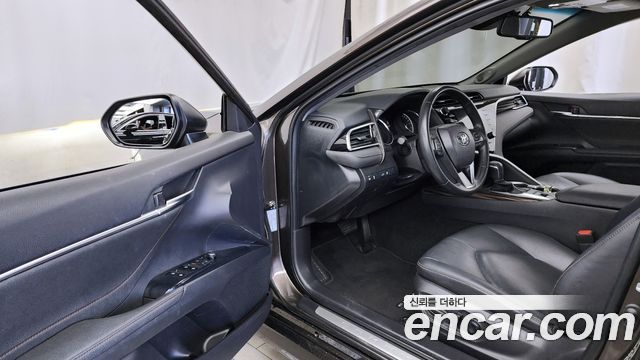 Toyota Camry (XV70) 2.5 XLE Hybrid 2018 — фото 10